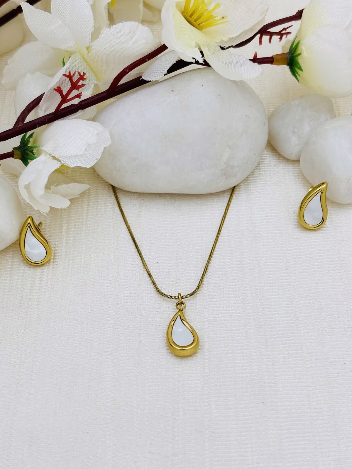Open Teardrop Elegance