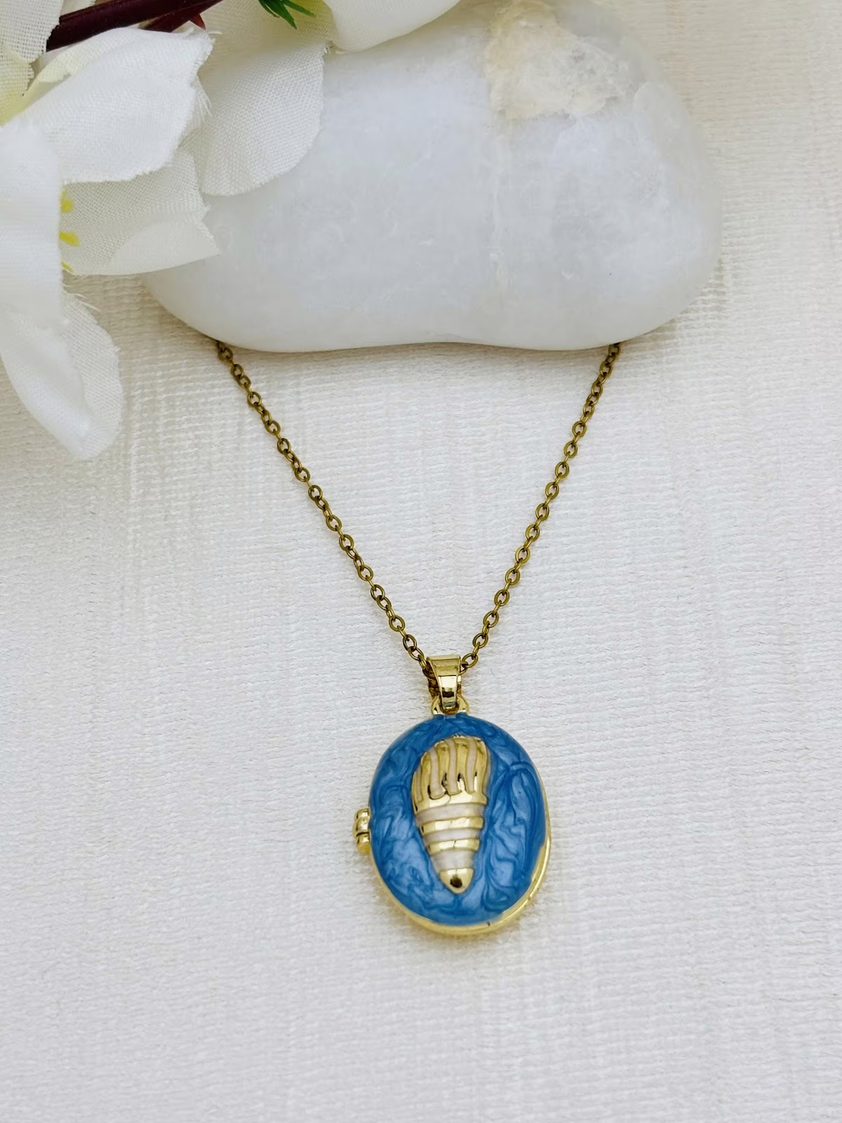 Vintage Shell Locket