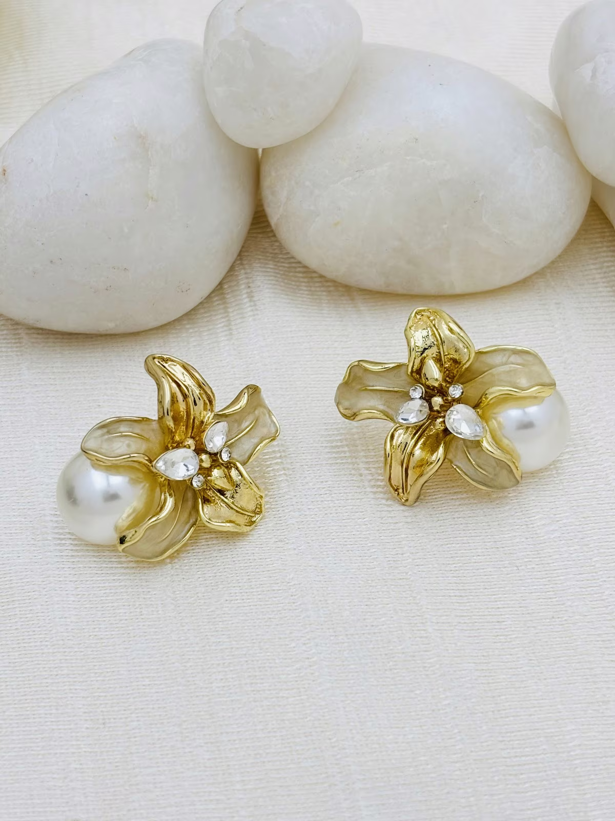 Garden Enamel Studs – Champagne Beige.
