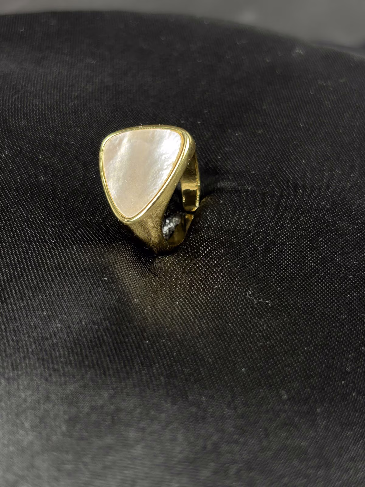 Pearl Sheen Signet