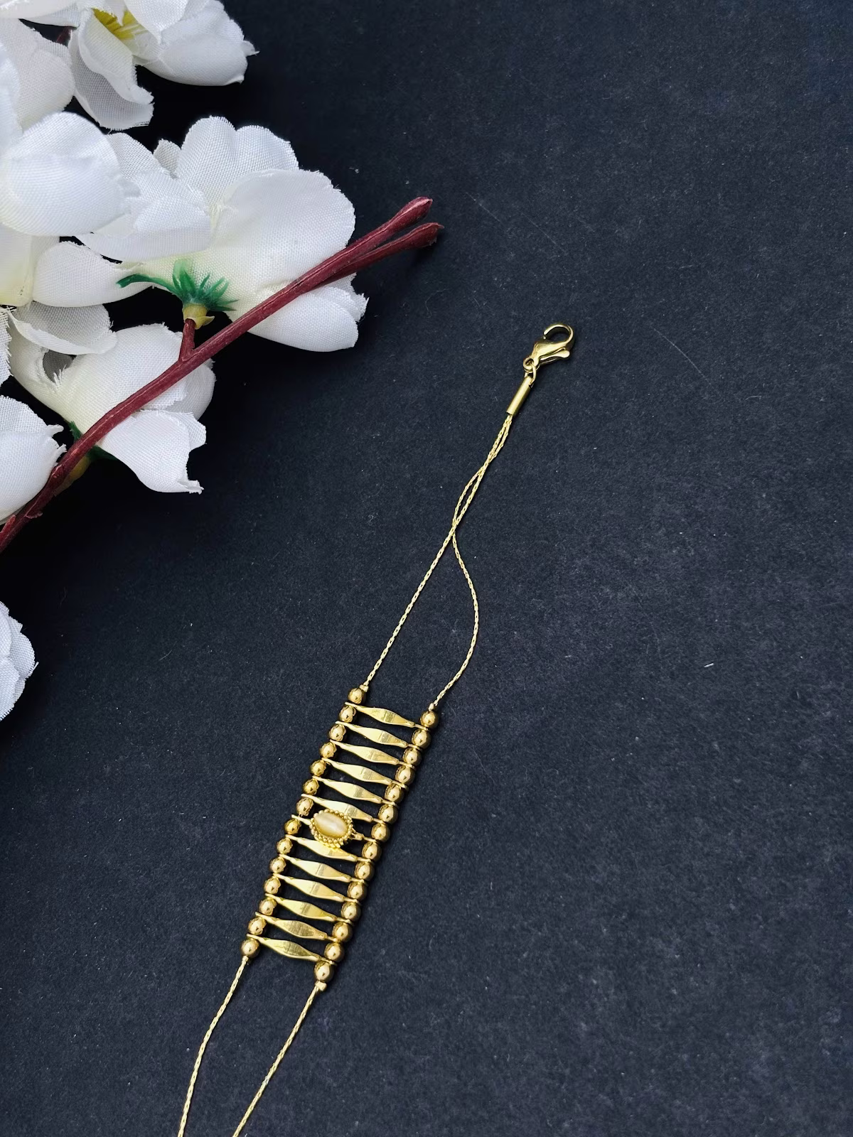 Sculpted Bar Bracelet – Cream