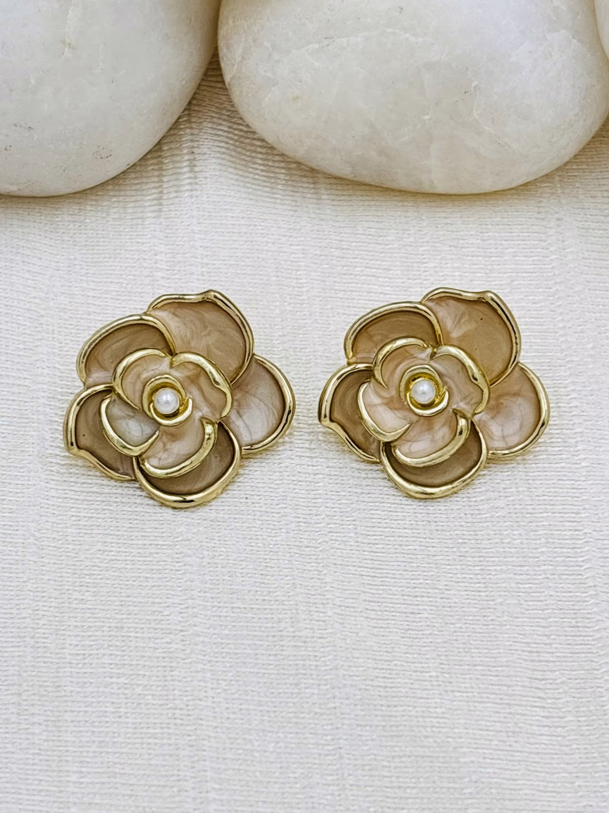 Layered Enamel Studs – Beige Brown