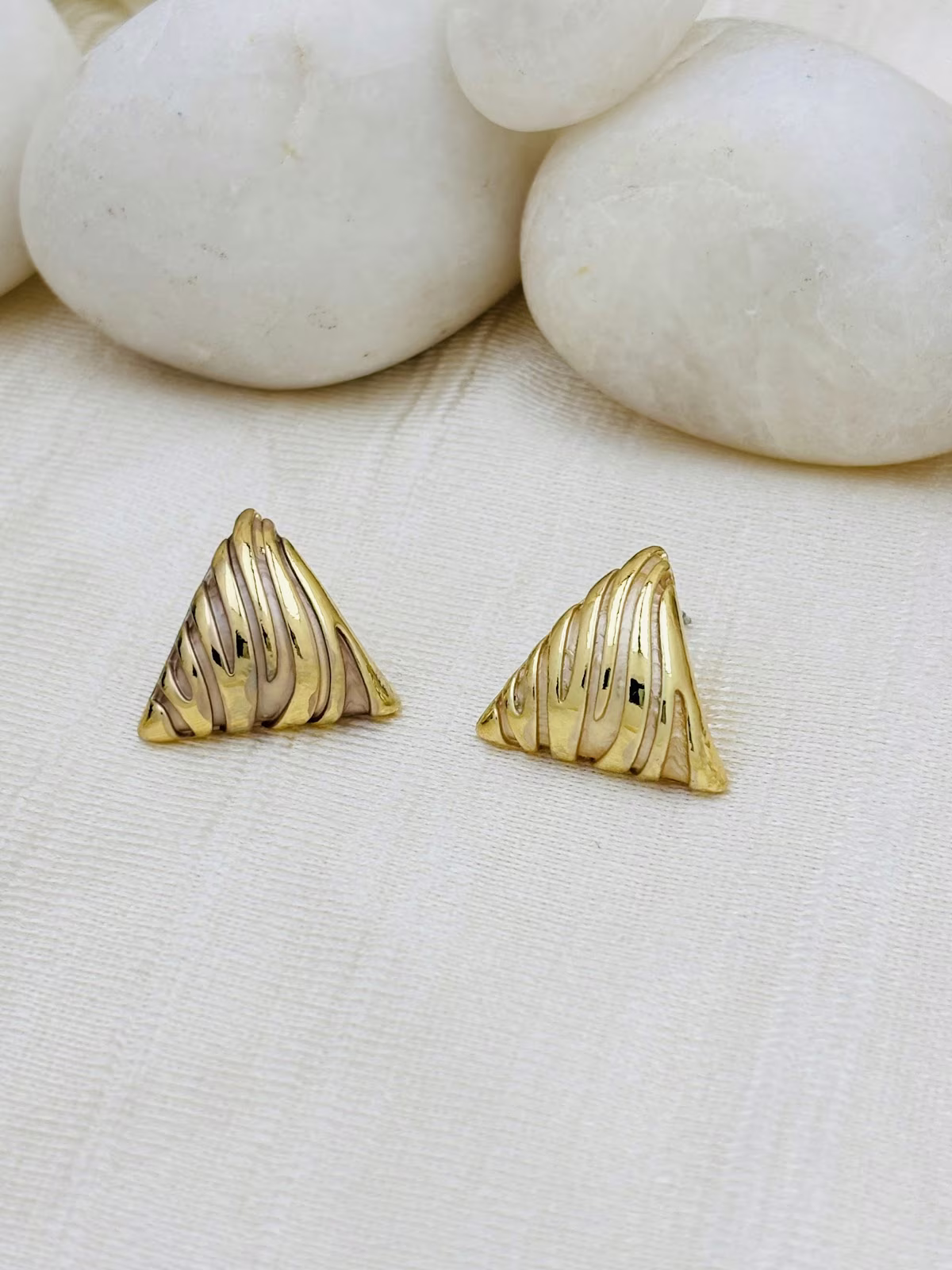 Prism Enamel Studs – Peach