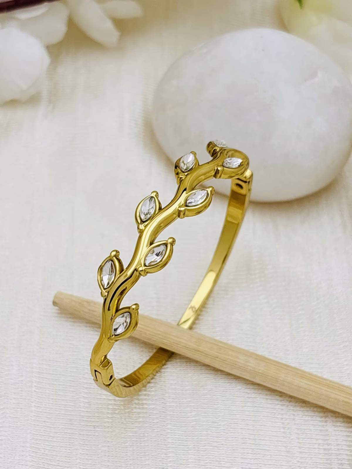Crystal Tulip Kada – White