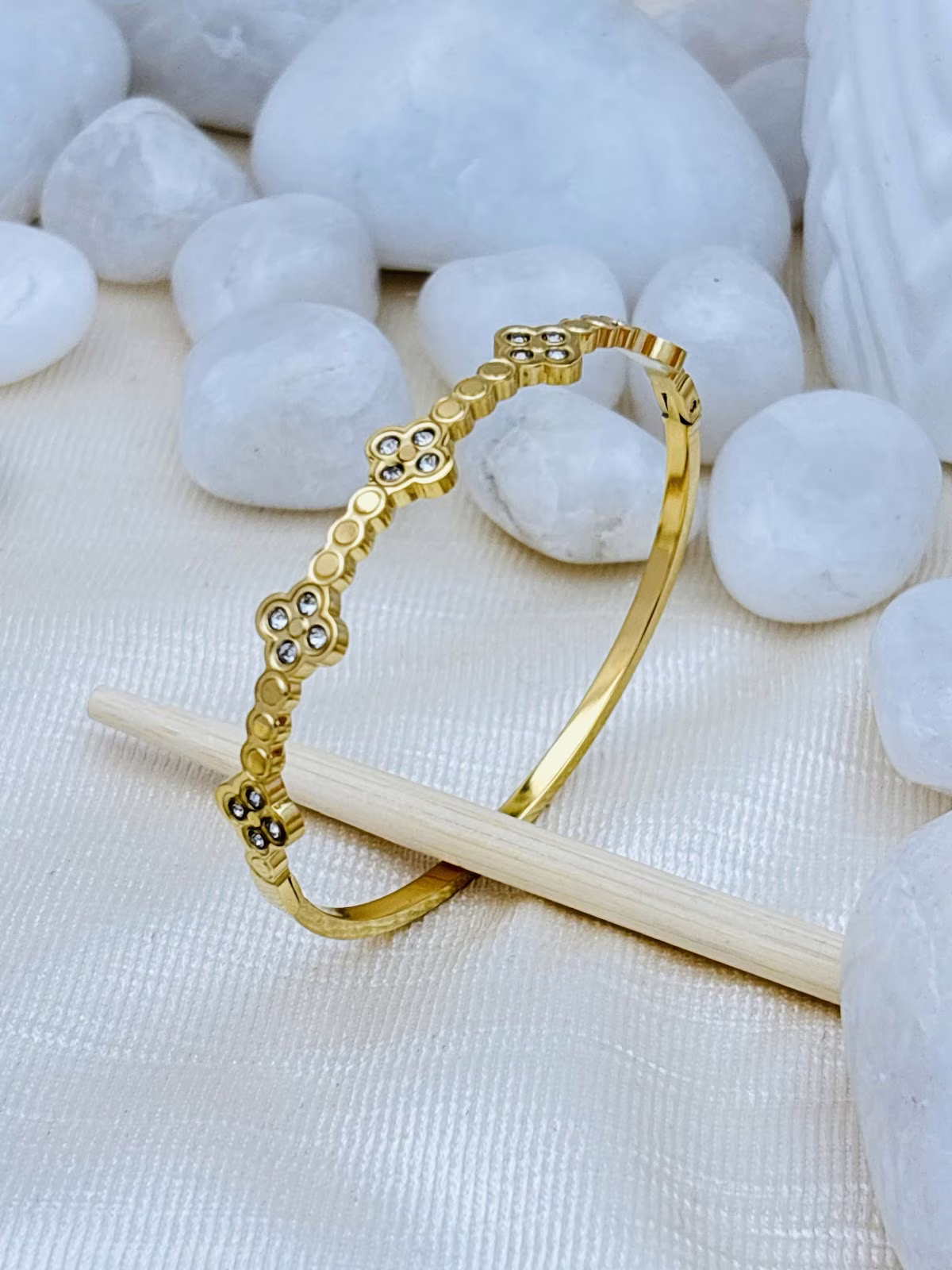 Dainty Circle Kada