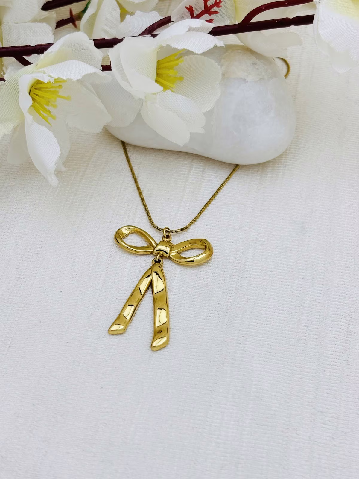 Ribbon Cutout Bow