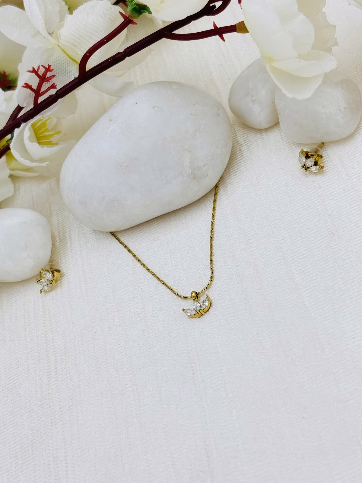 Shell Pendant Set – White