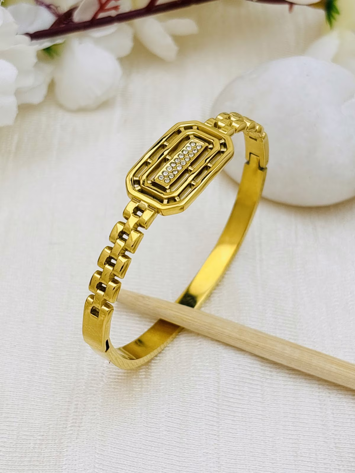 Regal Frame Kada