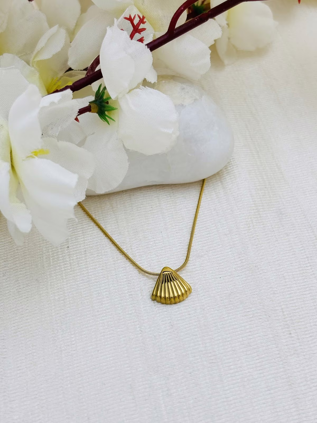 Ribbed Shell Pendant
