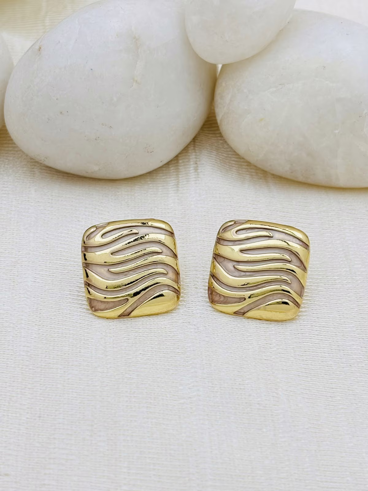 Ripple Enamel Studs – Peach