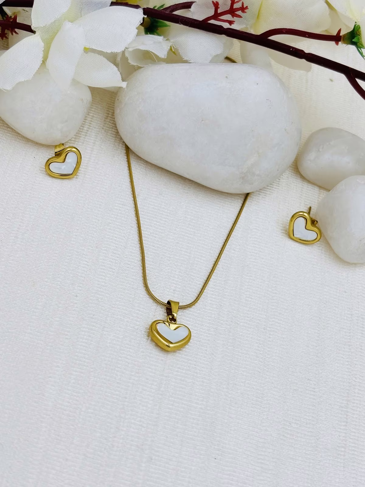 Layered Heart Grace – White