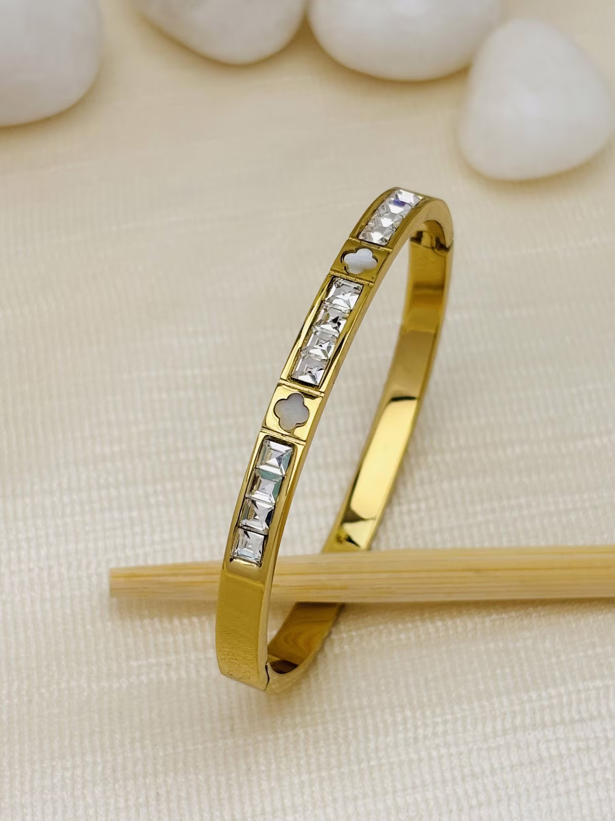 Crystal Line Kada