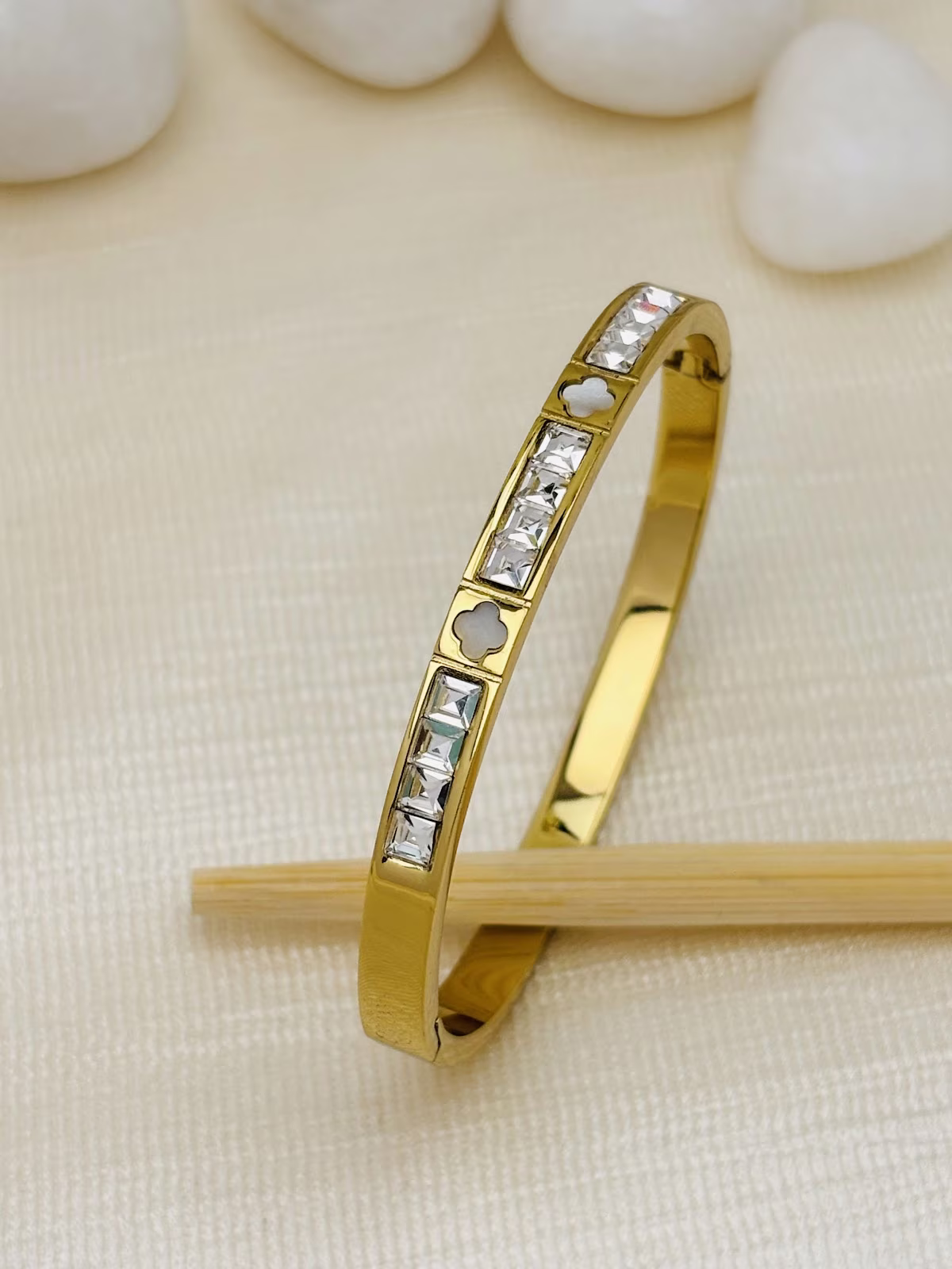 Crystal Line Kada
